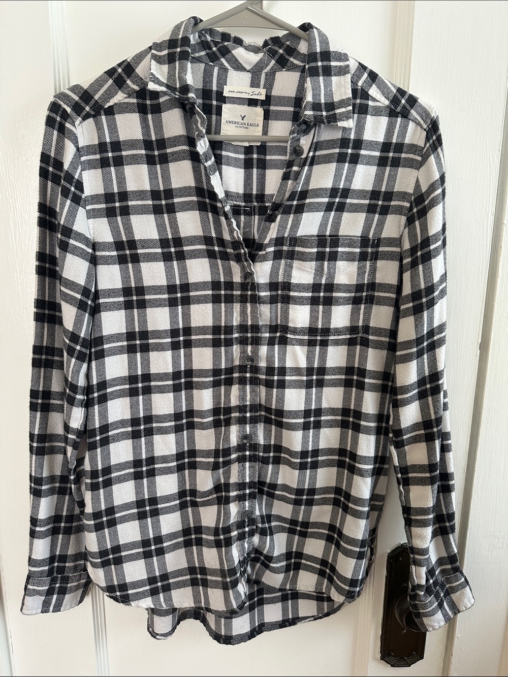 American Eagle Outfitters Black & White Plaid Button-Up Flannel Shirt